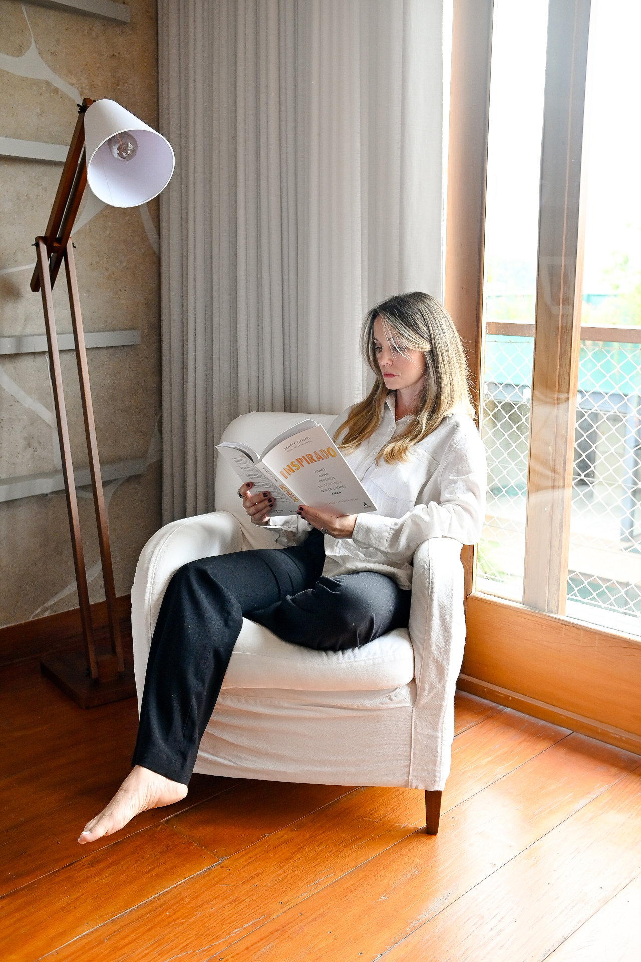 Marcela Lima em ambiente lifestyle